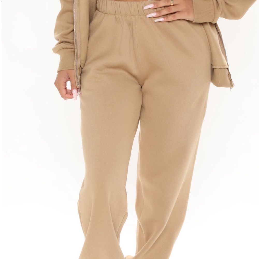 Fashion nova tan sweatpants size small